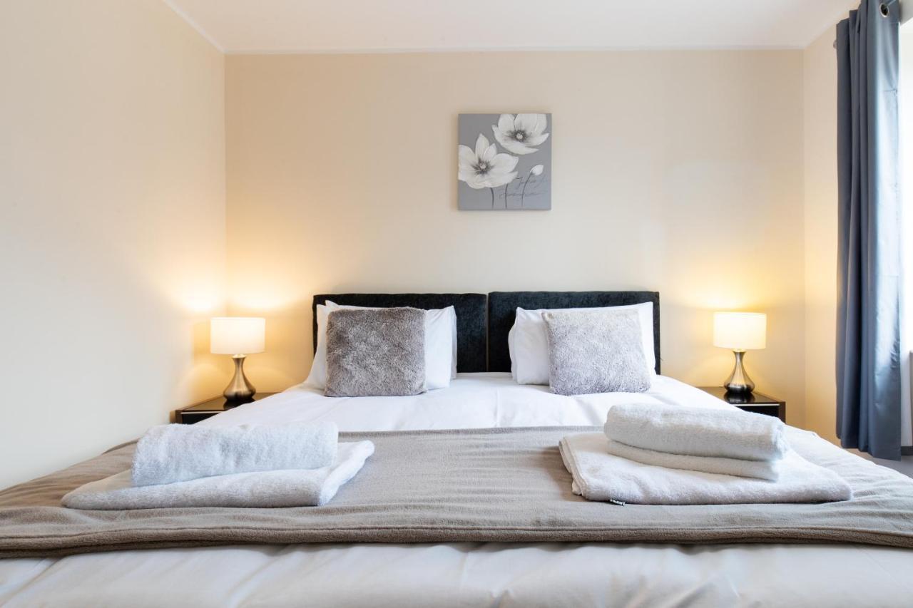 1-Bedroom Apartment With Balcony, Hoddesdon Zewnętrze zdjęcie