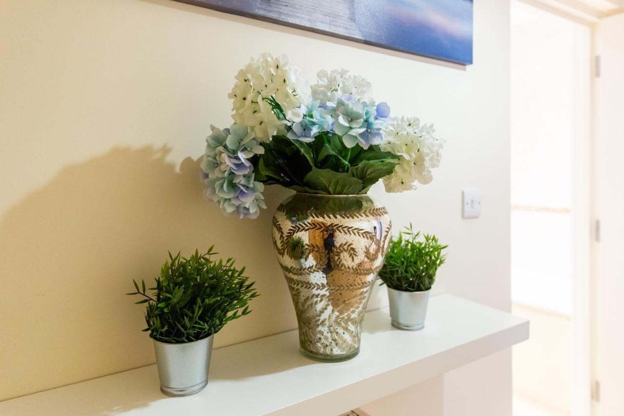 1-Bedroom Apartment With Balcony, Hoddesdon Zewnętrze zdjęcie
