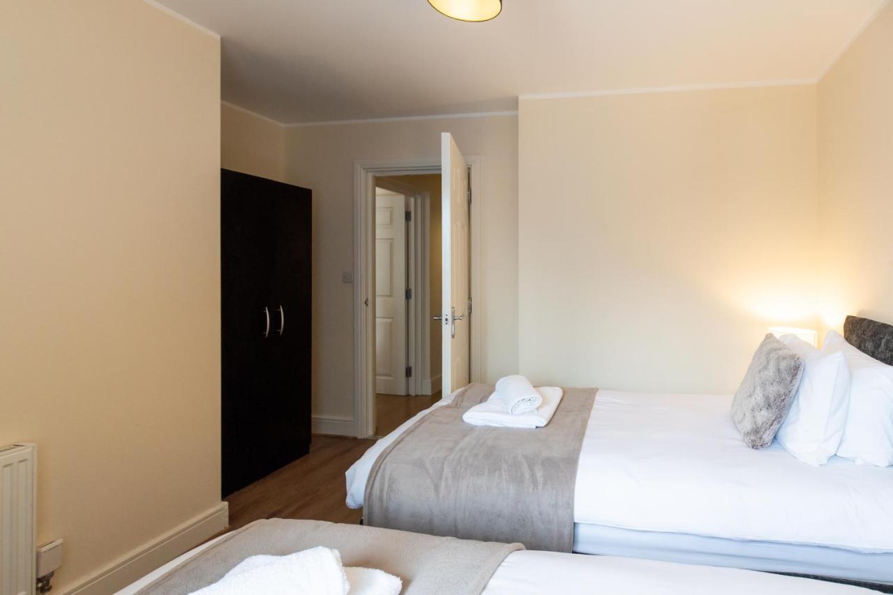 1-Bedroom Apartment With Balcony, Hoddesdon Zewnętrze zdjęcie