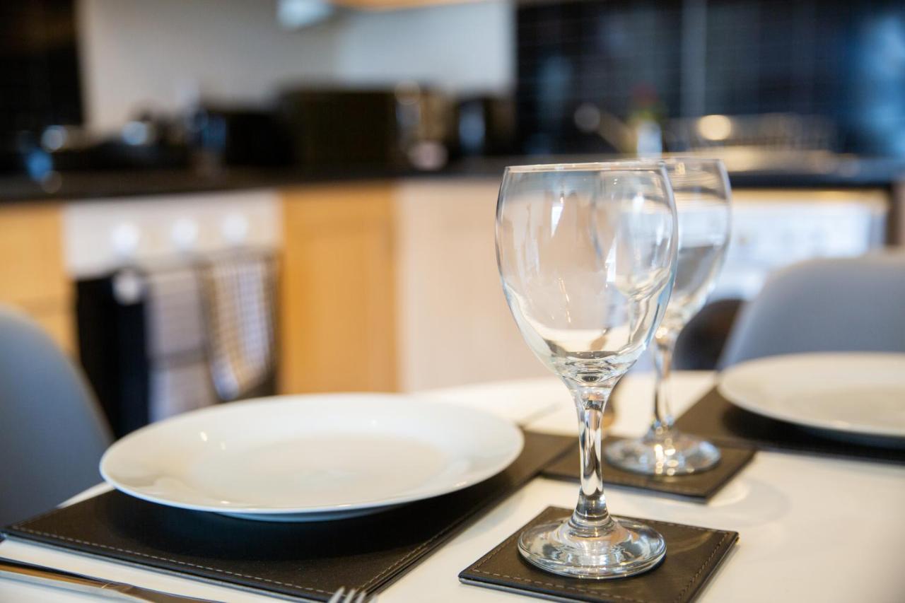 1-Bedroom Apartment With Balcony, Hoddesdon Zewnętrze zdjęcie