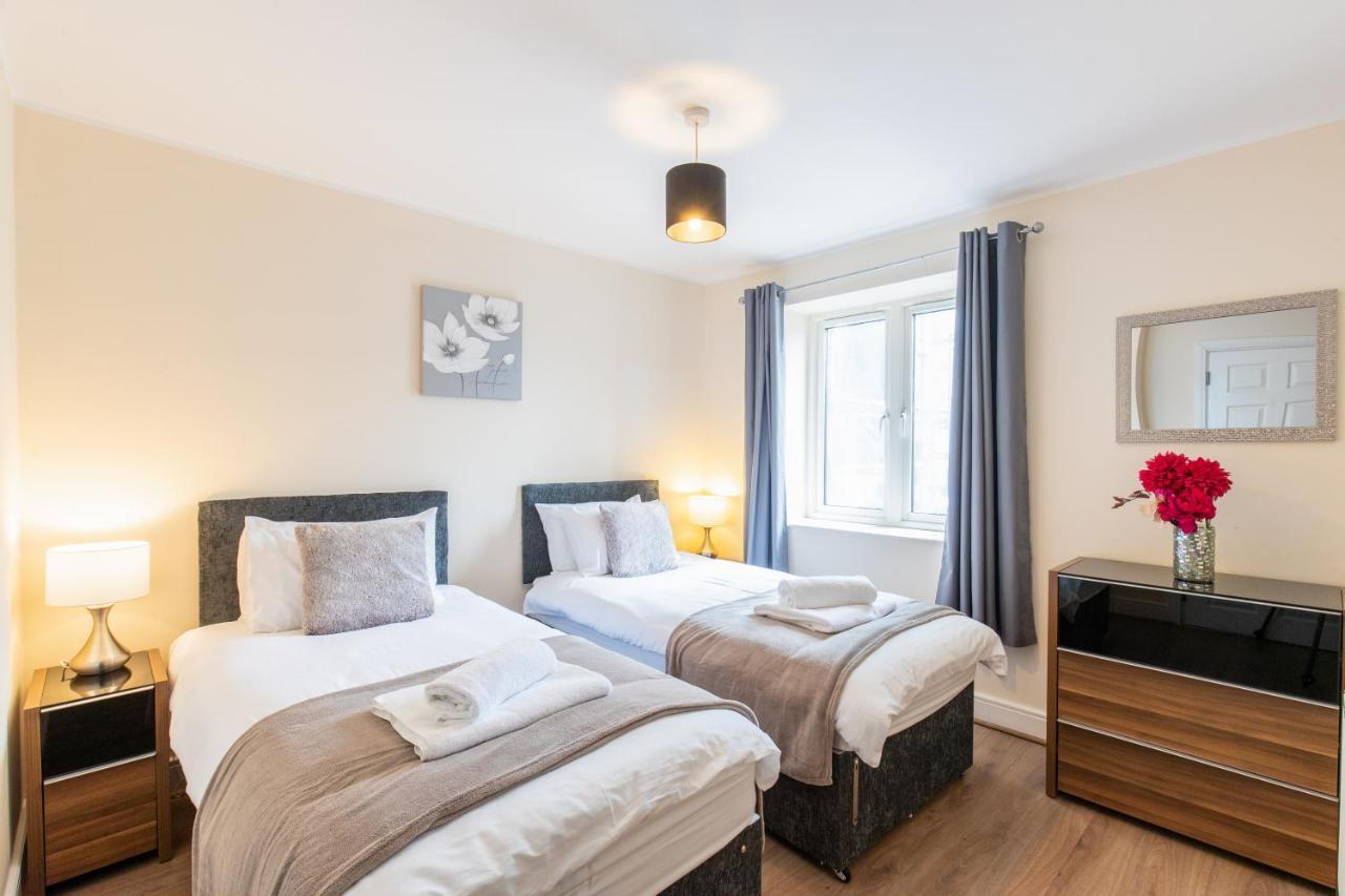 1-Bedroom Apartment With Balcony, Hoddesdon Zewnętrze zdjęcie