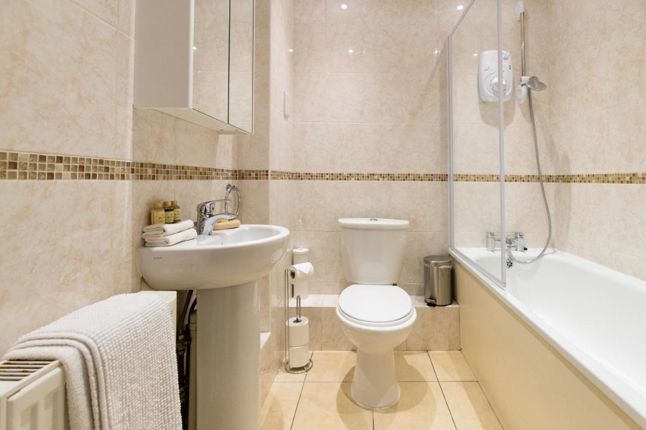 1-Bedroom Apartment With Balcony, Hoddesdon Zewnętrze zdjęcie