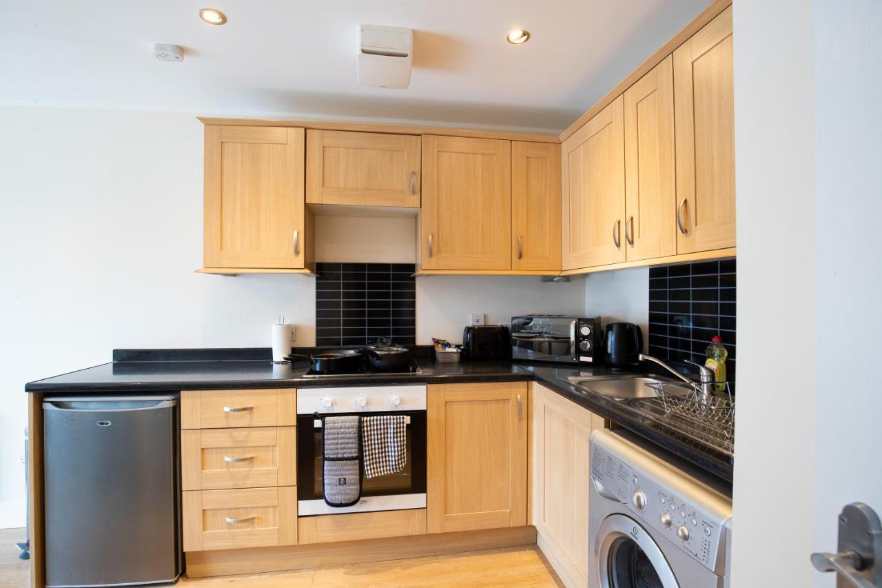 1-Bedroom Apartment With Balcony, Hoddesdon Zewnętrze zdjęcie