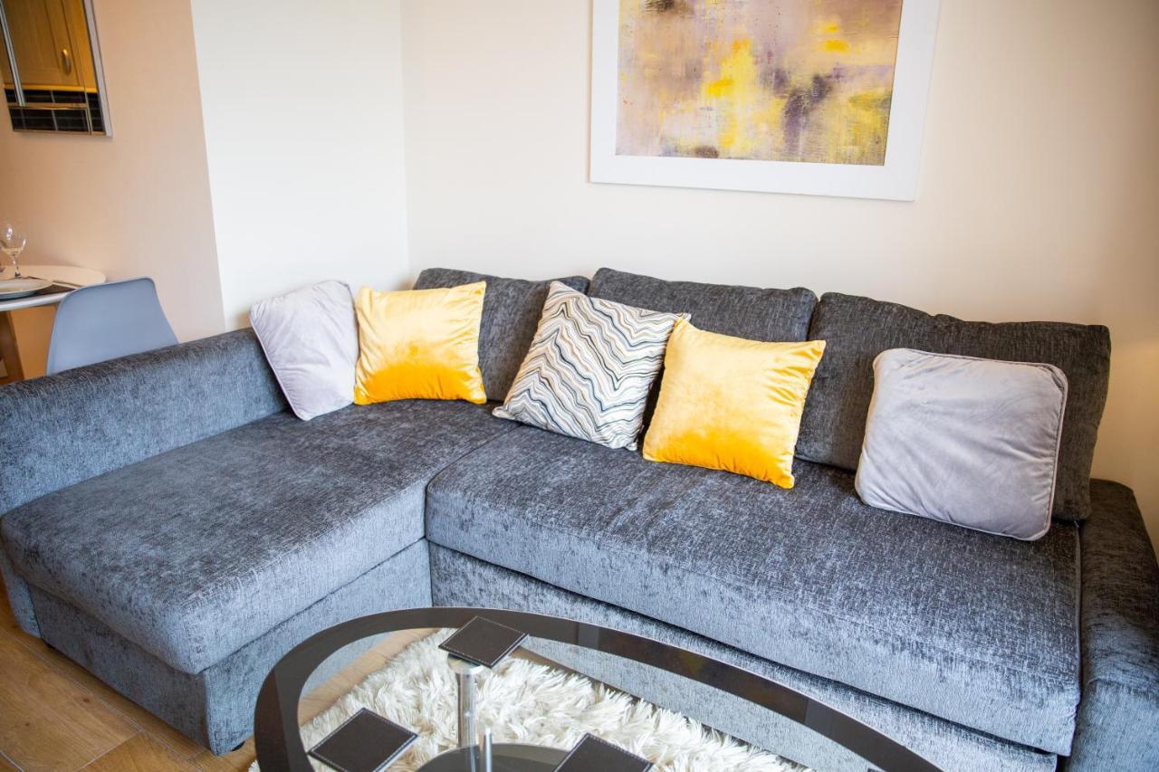 1-Bedroom Apartment With Balcony, Hoddesdon Zewnętrze zdjęcie