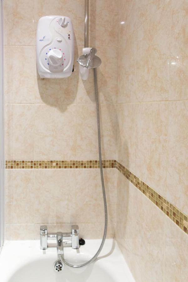 1-Bedroom Apartment With Balcony, Hoddesdon Zewnętrze zdjęcie