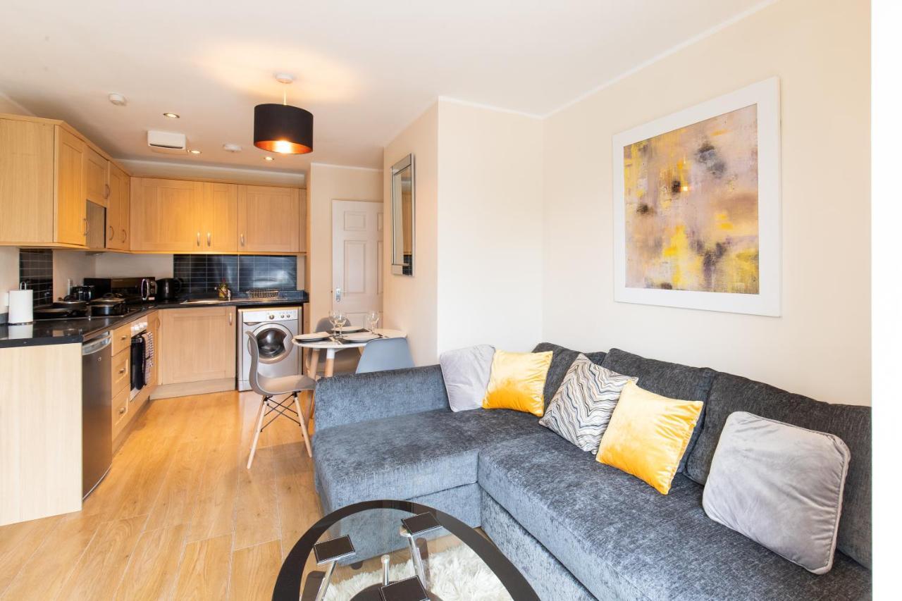 1-Bedroom Apartment With Balcony, Hoddesdon Zewnętrze zdjęcie