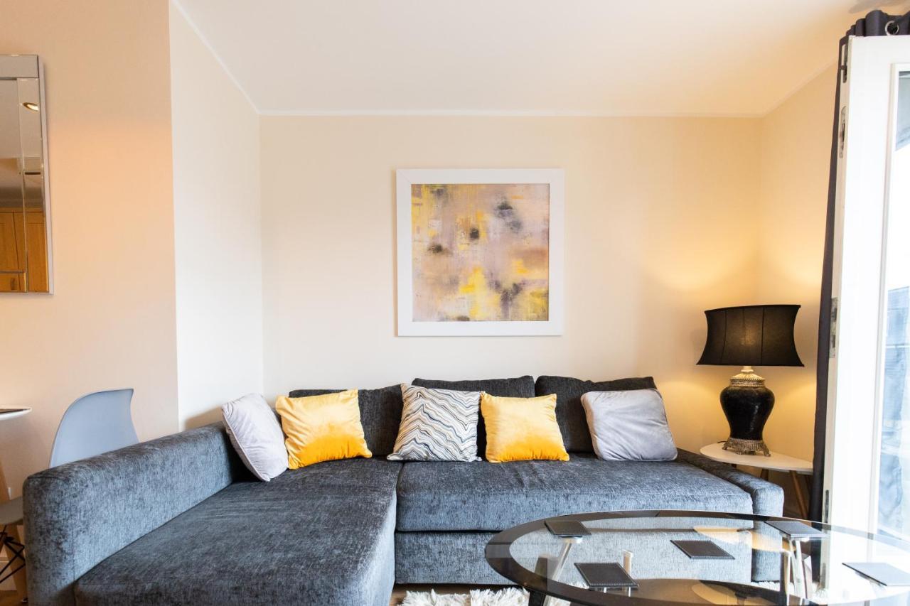 1-Bedroom Apartment With Balcony, Hoddesdon Zewnętrze zdjęcie