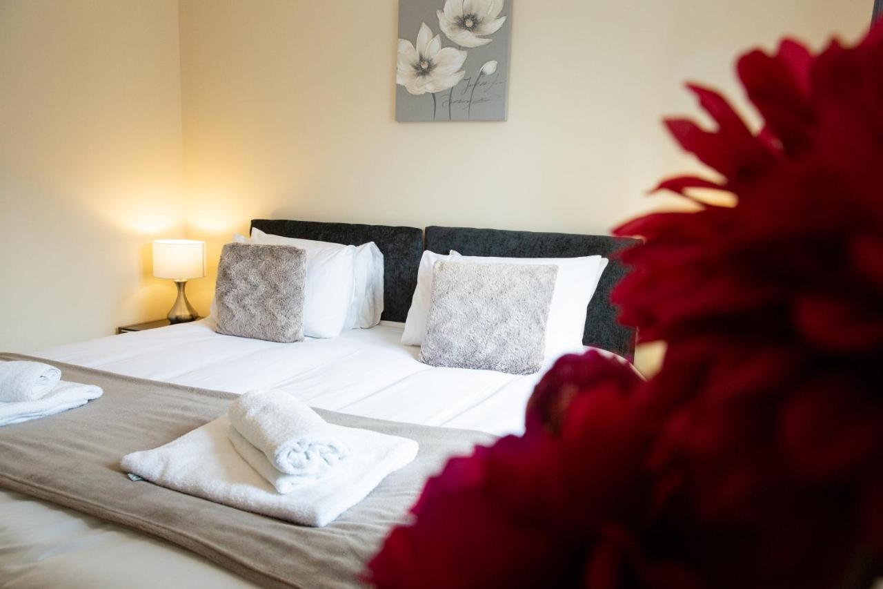 1-Bedroom Apartment With Balcony, Hoddesdon Zewnętrze zdjęcie
